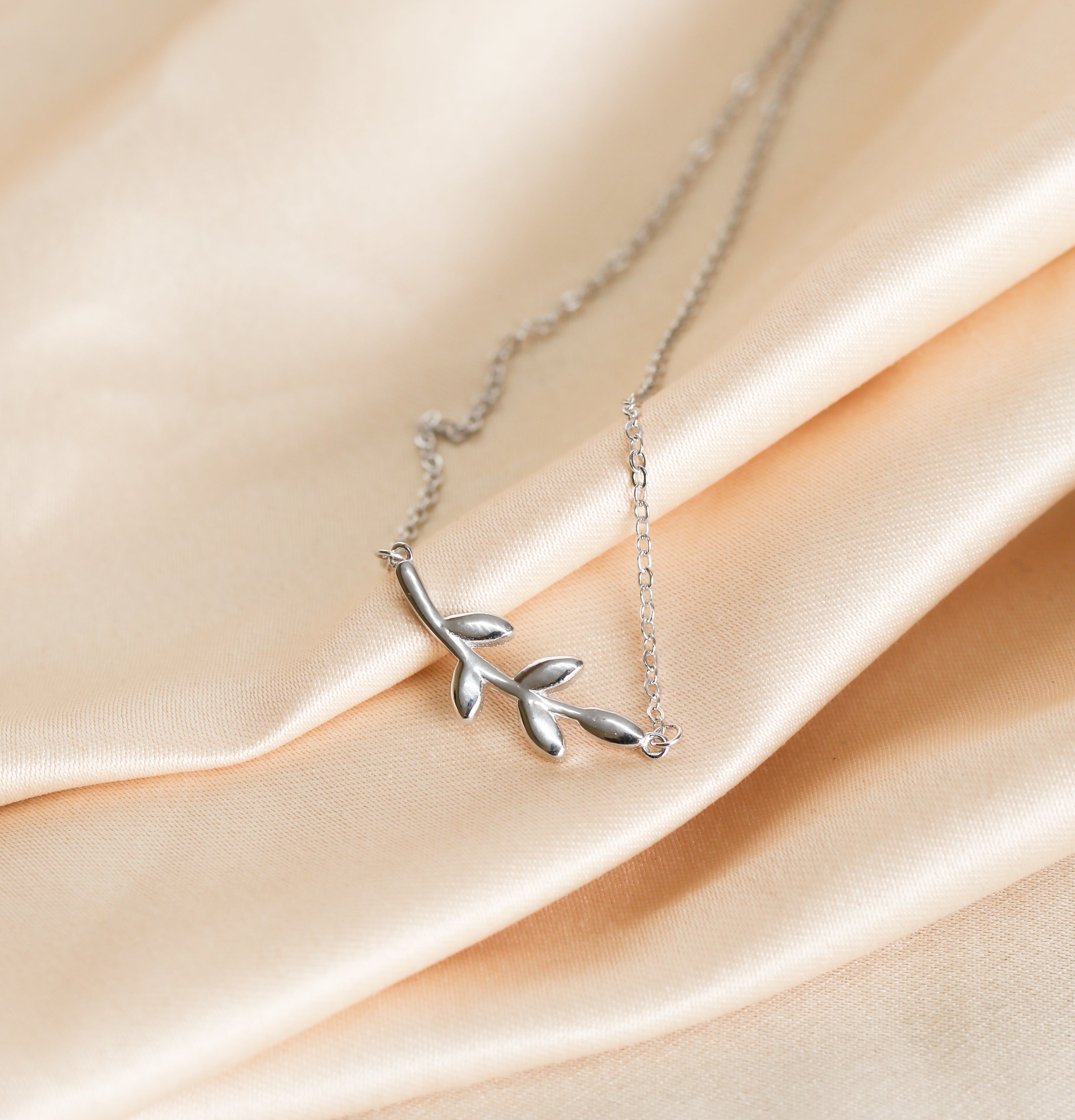 Leafy Affair Necklace-4