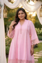 Plus Size Pink Cotton Dobby Co-ord Set for Women – Lace Detail Kurta & Pants Set